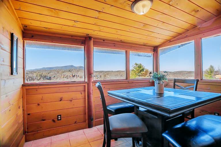 In the Heart of Pigeon Forge! Fast WiFi Private Hot Tub Pool Access! — photo 4