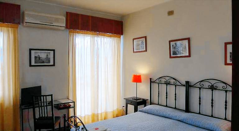 Holiday apartment with terrace | Near Teatro Politeama | Perfect for remote work — photo 2