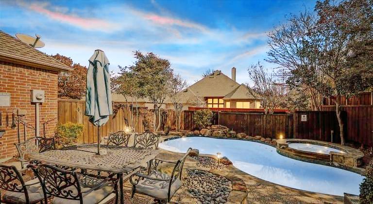 House with pool — photo 5