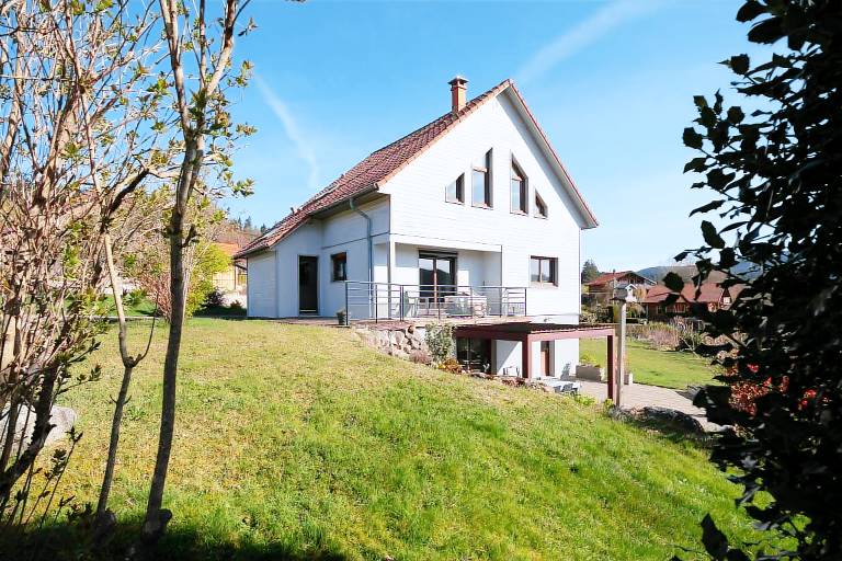 Family-oriented B&B with yard, fast internet & terrace | City view | Dogs allowed — photo 2