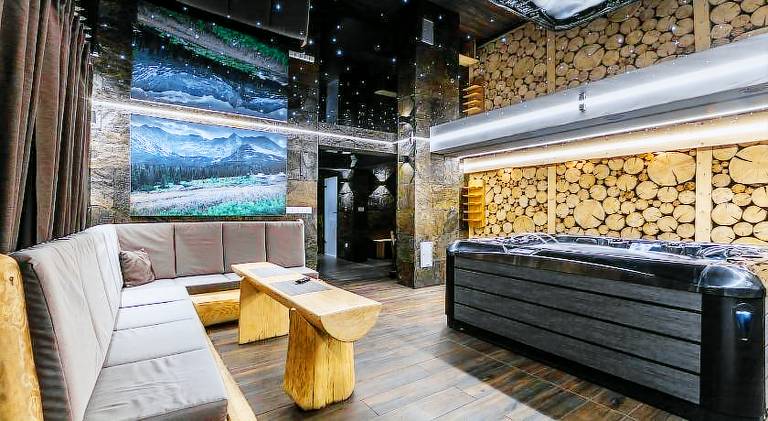 Chalet with sauna, hot tub & yard — photo 3