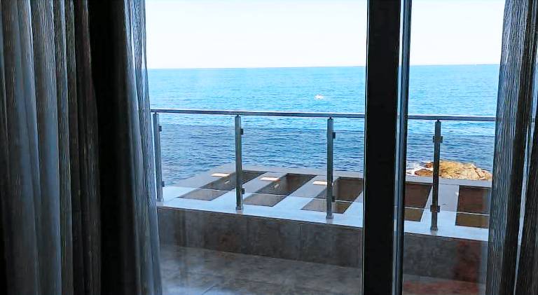 Apartment with private pool, yard & terrace — photo 5