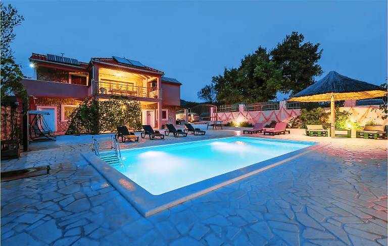 Ferienhaus in Tribunj für max. 10 Personen Ferienhaus in Tribunj für max. 10 Personen