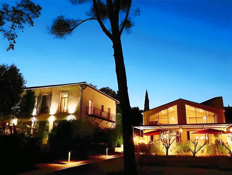 Les Lodges Sainte-Victoire Hotel & Spa in Meyreuil