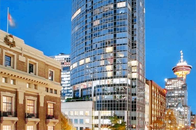 Auberge Vancouver Hotel