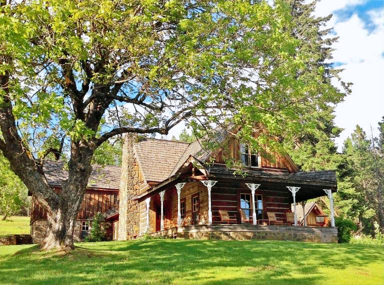 House  Trout Lake
