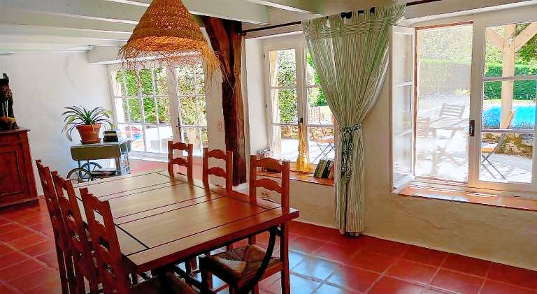 Vacation home with private pool, barbecue & garden — photo 4