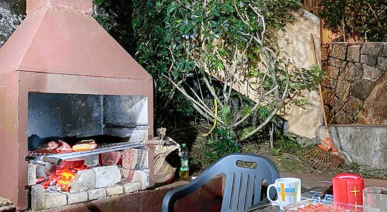 Apartment with barbecue, garden & patio — photo 5