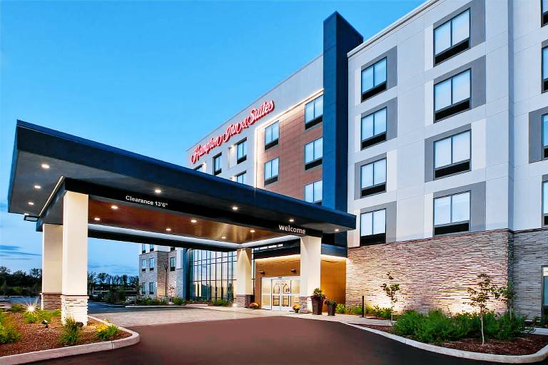 Hampton Inn & Suites by Hilton Indianapolis South Greenwood — photo 2