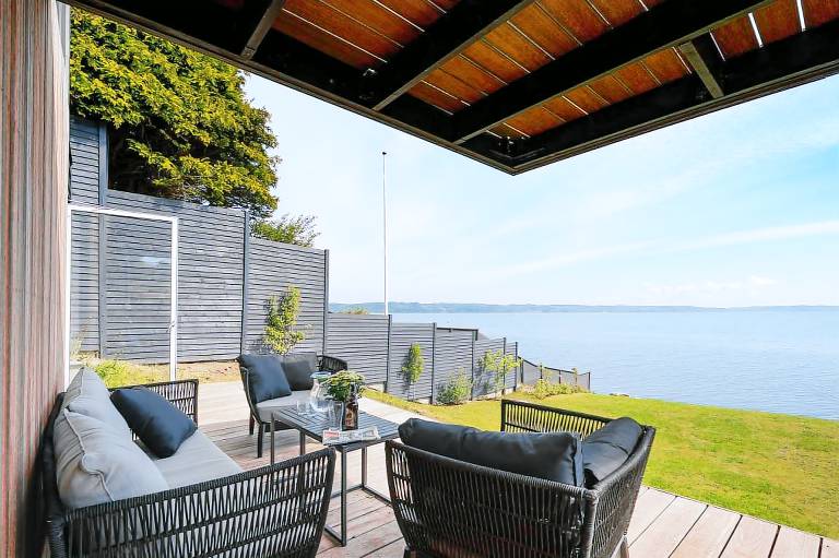House with terrace, BBQ & garden | Water view — photo 4