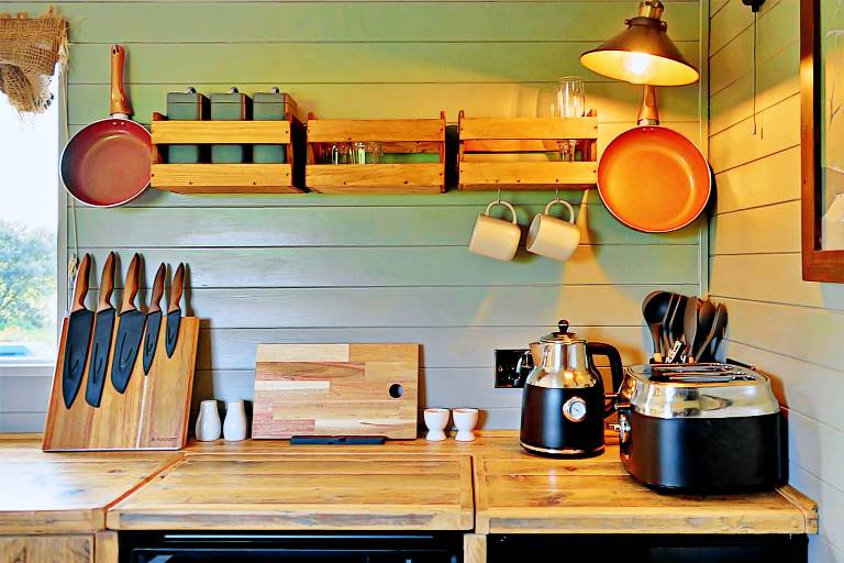 Chalet with yard & barbeque — photo 3