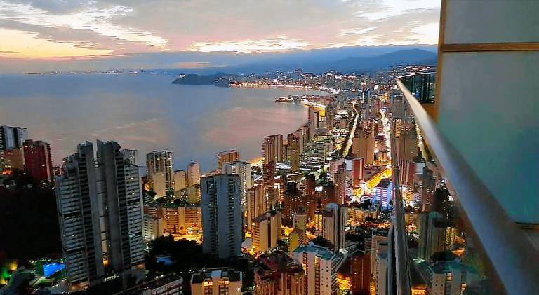 42nd floor - Penthouse VIP with private terrace and sea views — photo 4