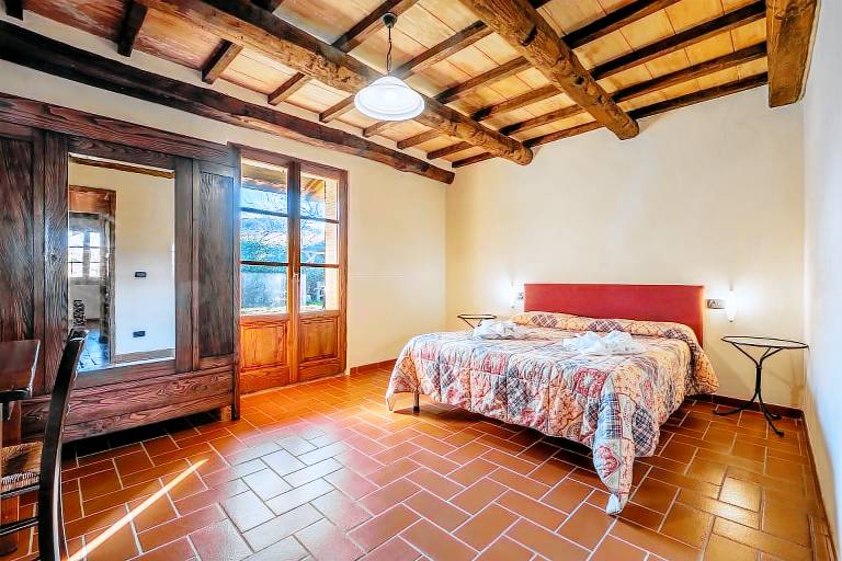 Farmhouse 'Edera' with Shared Pool, Shared Garden and Wi-Fi in Castel del Piano