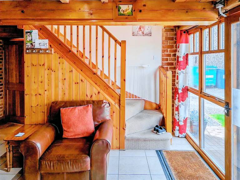 Cottage with terrace & yard — photo 4