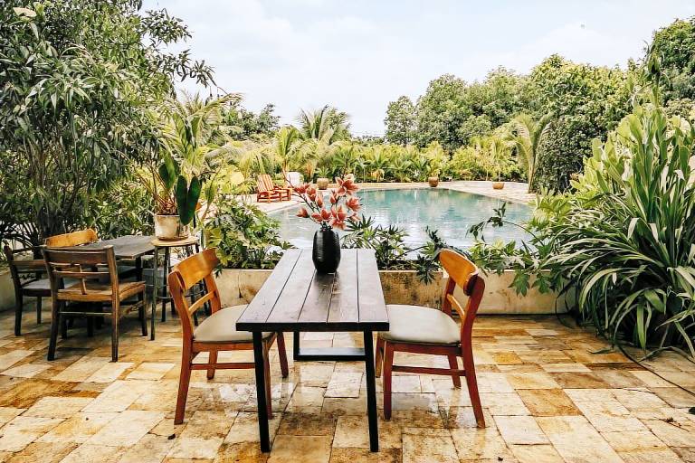 Serviced apartment with yard, pool & barbecue — photo 3