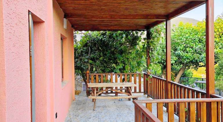 Fully equipped chalet with yard, BBQ & patio | Suitable for remote work | Pet-friendly — photo 3