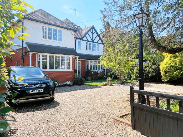 Cottage  Weybridge