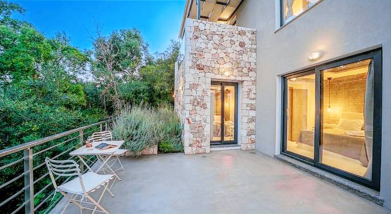 Villa with private pool, BBQ & yard — photo 4