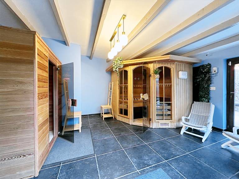Superb luxury group house with swimming pool — photo 5