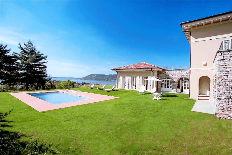 Fully equipped spacious villa with patio, barbeque & private pool | Garden view | Good for workation | Pets are welcome — photo 3