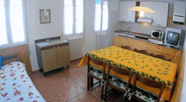 Holiday apartment with 2 rooms for 6 persons — photo 5