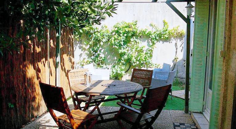 Vacation home with 2 rooms for 6 persons in Chenove