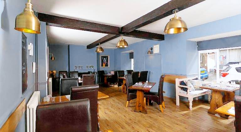 The Queens Head Hotel, Self Check-In — photo 2