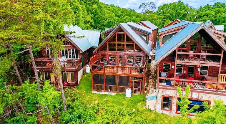 Chalet with jacuzzi — photo 2