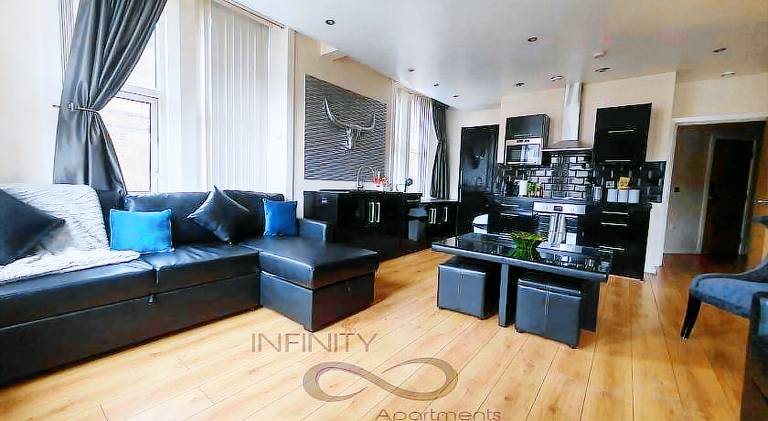 Spacious holiday apartment with hot tub | Near Albert Dock | Pets are welcome — photo 4