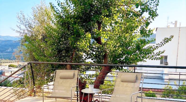 Holiday apartment with yard & terrace — photo 3