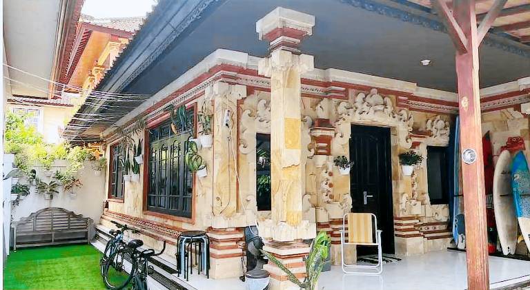 Hawaiian Beach House in Kuta