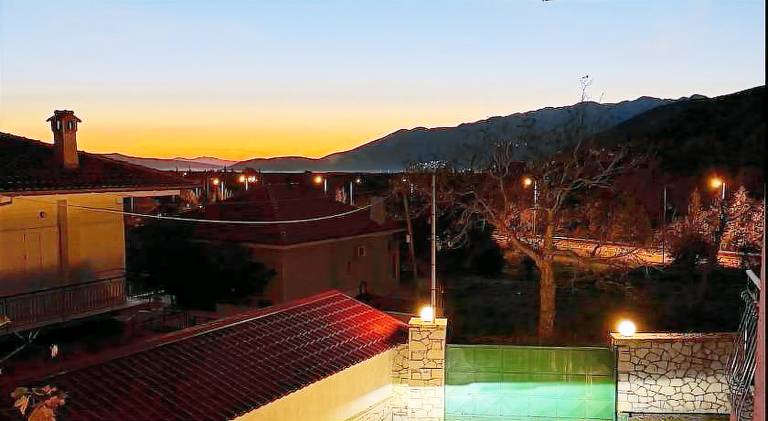 House with yard in Delphi