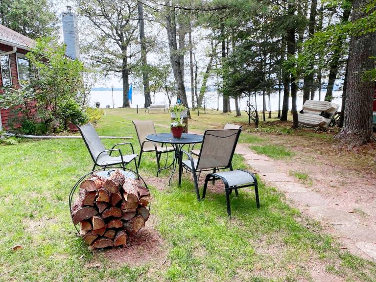 Cottage Pelican Lake