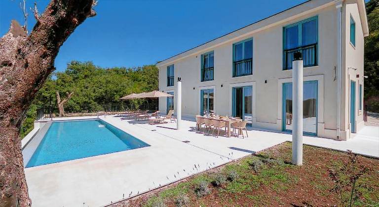 Villa with pool — photo 3