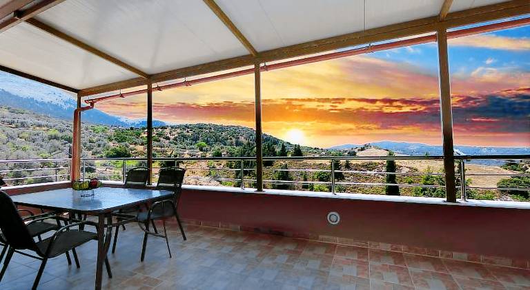 Διαμέρισμα Έμπωνας