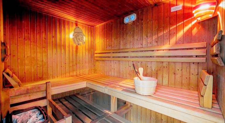 Hotel Sherlock Holmes "nur 200 m zur Gondelbahn Hasliberg" — photo 5