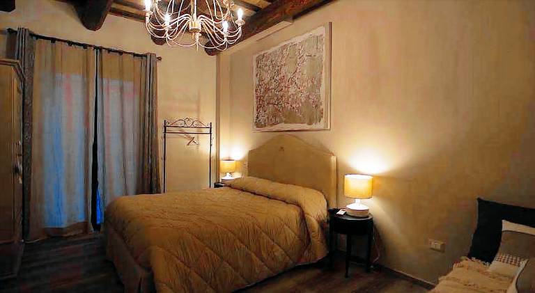 Ample holiday apartment with terrace, jacuzzi & pool | Pet-friendly in Pineto