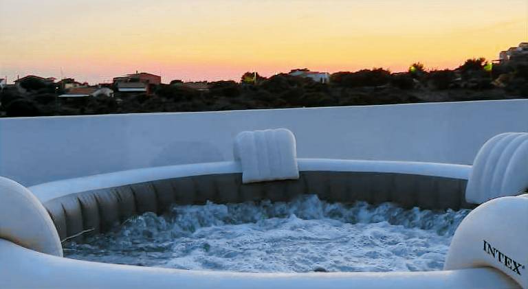House with hot tub & pool — photo 5