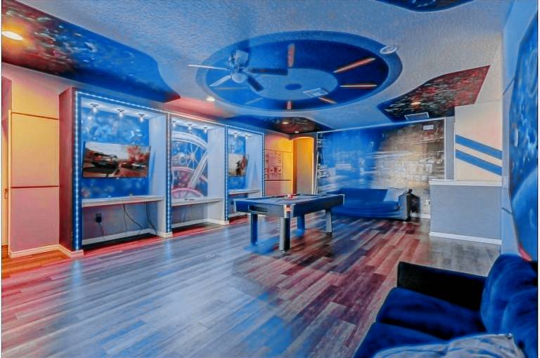 Vacation home with private pool & jacuzzi in Cham