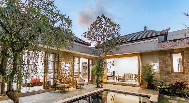 Villa with patio, garden & private pool — photo 2