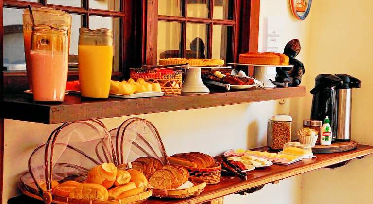 Apartment with pool & yard — photo 4