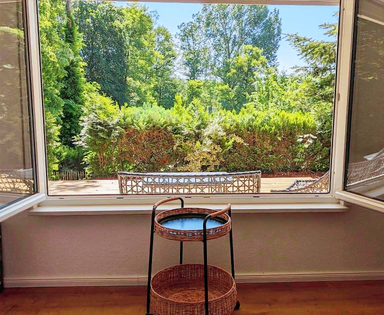 In S&uuml;d Waldhanglage mit tollem Seeblick