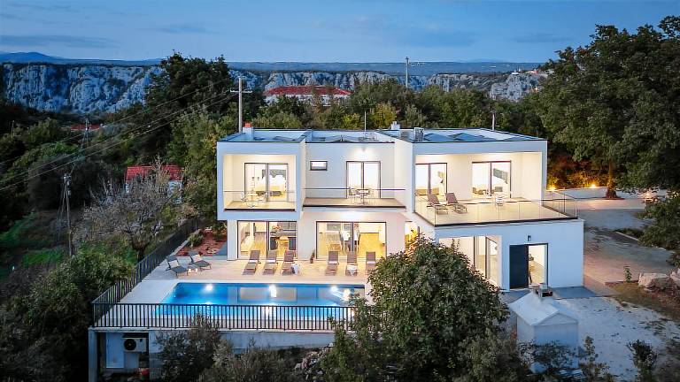 5 bedroom Villa Giro with heated swimming pool