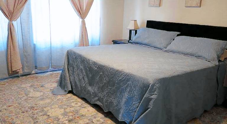 House with 2 rooms for 5 persons in Irving, TX