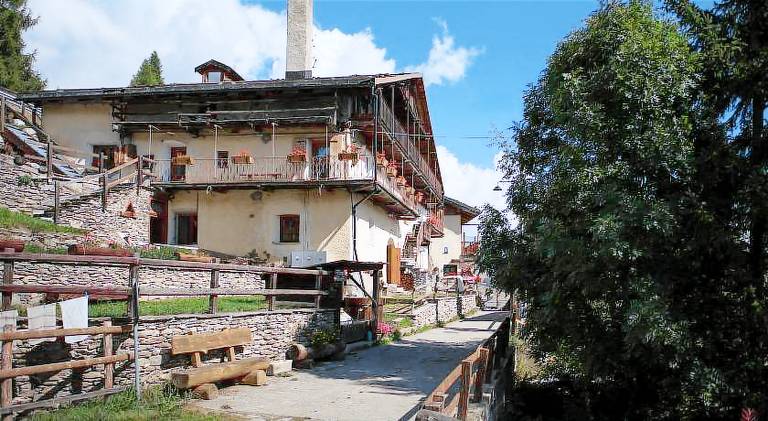 Apartment with hot tub in Sauze d'Oulx