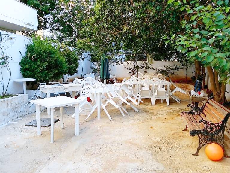Apartment with garden in Alezio