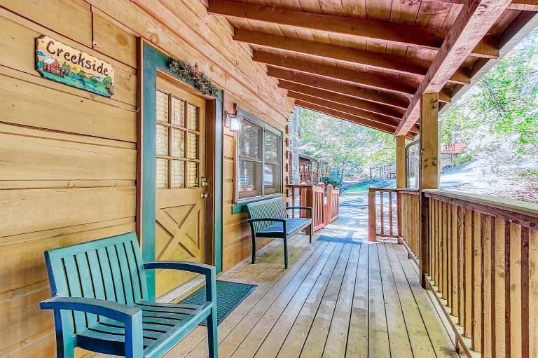 Cabin with private pool — photo 4