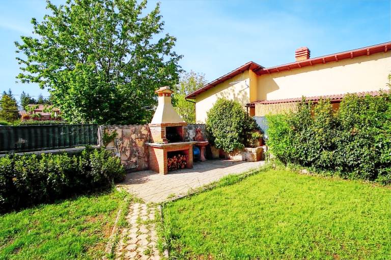 Children-friendly rental apartment with garden & private pool | Pet-friendly — photo 2