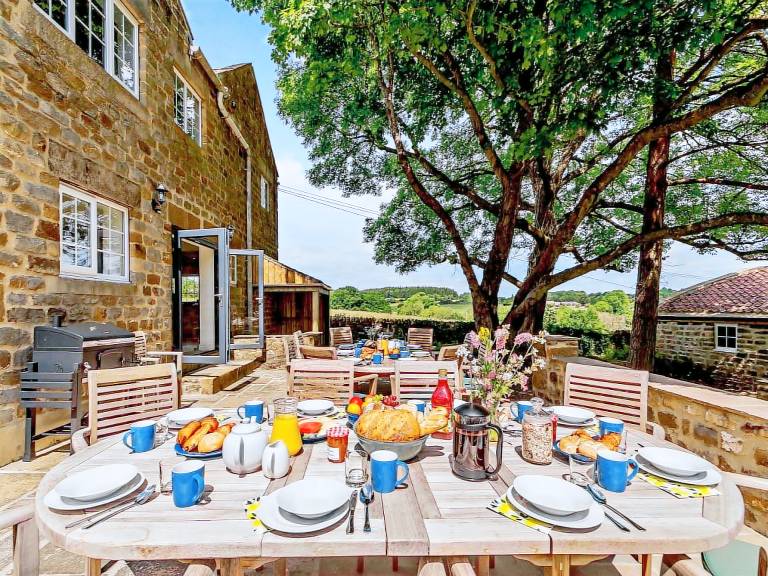 Cottage with yard & grill — photo 4