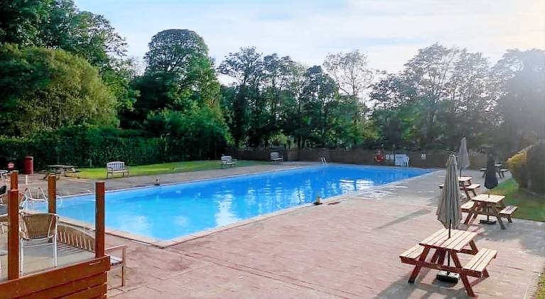 Lovely chalet with pool | Dogs allowed — photo 3